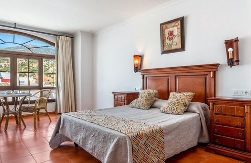 Zahara de los Atunes Apartment | Apartment 'Estudio La Atarraya 6' with Shared Terrace, Wi-Fi and Air Conditioning