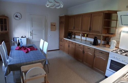 Burgk Apartment | Apartment 'Ferienwohnung Schlossblick' with Private Terrace, Private Garden and Wi-Fi