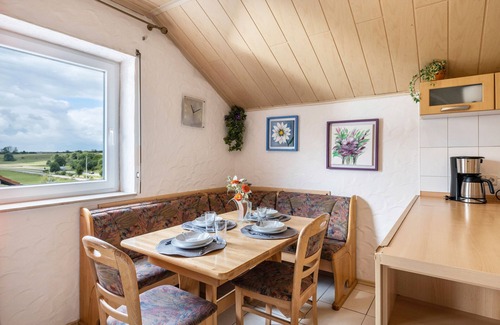 Großengstingen Apartment | Apartment 'Fabio' with Private Terrace and Wi-Fi