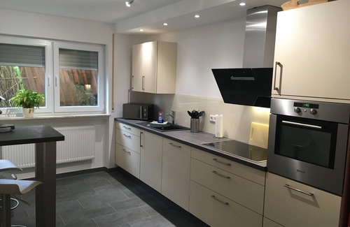 Weinheim Apartment | Apartment 'Familie Kreckel' with Balcony and Wi-Fi
