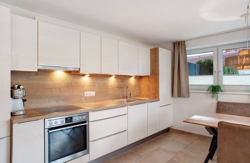 Volders Apartment | Apartment 'Familiengarten' with Mountain View, Private Terrace and Wi-Fi