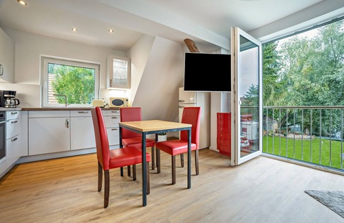 Bad Bodenteich Apartment | Apartment 'Ferienwohnung Seeblick' with Lake View and Wi-Fi