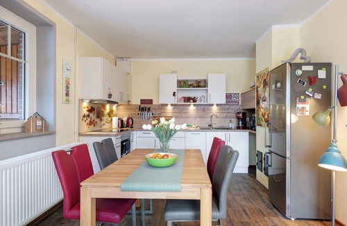 Elpersbuttel Apartment | Apartment 'Ferienwohnung Südermarsch' with Private Terrace, Shared Garden and Wi-Fi