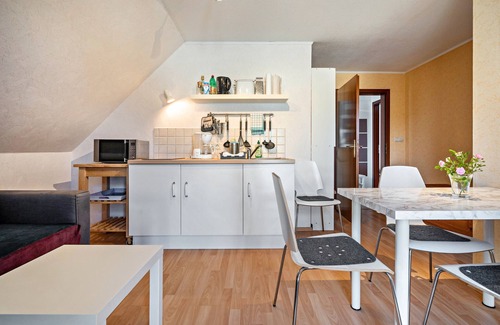 Neustrelitz Apartment | Apartment 'Ferienwohnung 1 Schulze' with Shared Garden, Balcony and Wi-Fi