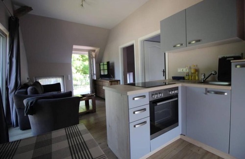 Parsteinsee Apartment | Apartment 'Ferienwohnung 2' with Shared Terrace and Wi-Fi