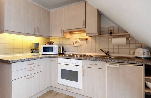 Wesselburen Apartment | Apartment 'Ferienwohnung 2' with Shared Garden and Wi-Fi