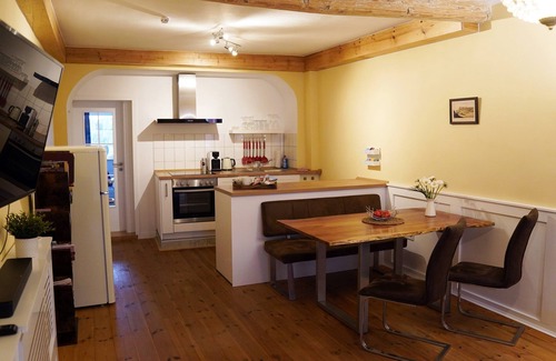 Schrozberg Apartment | Apartment 'Ferienwohnung Im Hofratshaus' with Mountain View, Shared Terrace and Wi-Fi
