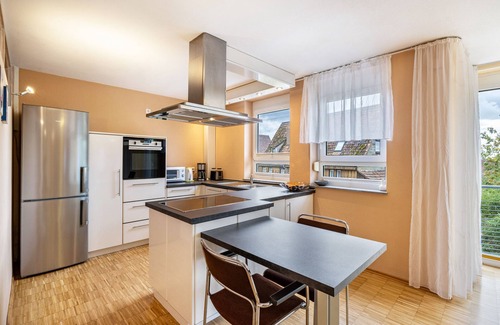 Oschelbronn Apartment | Apartment 'Ferienwohnung Gäufelden 120 Qm' with Balcony and Wi-Fi