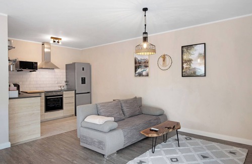 Laufen Apartment | Apartment 'Ferienwohnung Am Rebberg' with Private Terrace, Private Garden and Wi-Fi