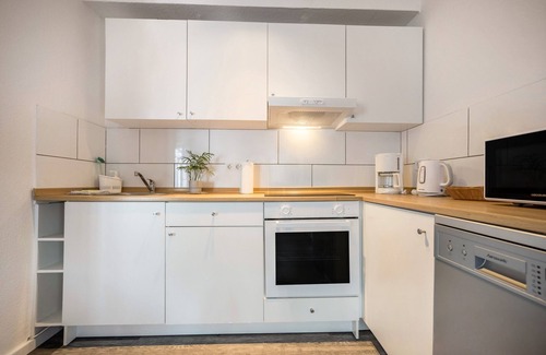 Bomlitz Apartment | Apartment 'Ferienwohnung Heide 1' with Private Terrace, Private Garden and Wi-Fi