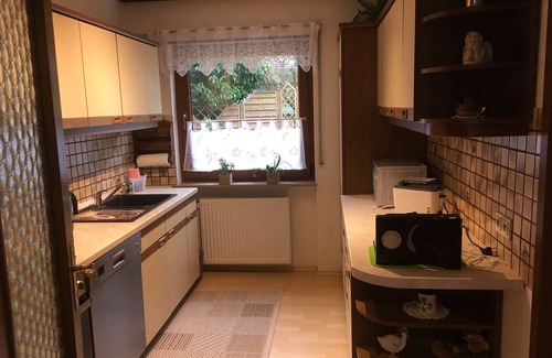 Weinheim Apartment | Apartment 'Ferienwohnung Petryk' with Private Terrace, Private Garden and Wi-Fi