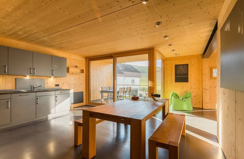 Auggen Apartment | Apartment 'Ferienwohnung Chardonnay' with Shared Pool, Shared Garden and Wi-Fi