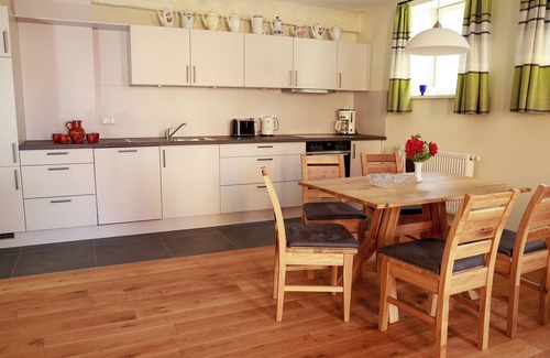 Monchsondheim Apartment | Apartment 'Ferienwohnung Kammer' with Private Terrace, Shared Garden and Wi-Fi