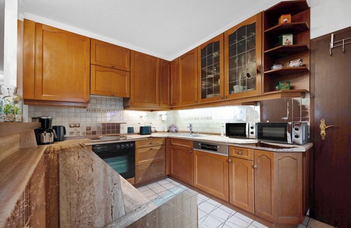 Morbach Apartment | Apartment 'Ferienwohnung Lindenallee' with Private Terrace and Garden