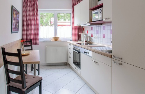 Oberhof Apartment | Apartment 'Ferienwohnung Tannenblick 2-2' with Mountain View, Balcony and Wi-Fi