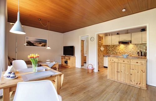 Leck Apartment | Apartment 'Ferienwohnung Martina' with Private Terrace, Shared Garden and Wi-Fi