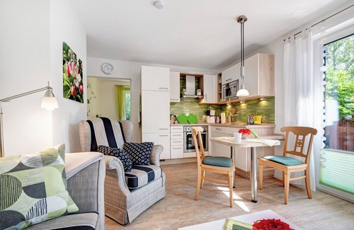 Deinste Apartment | Apartment 'Fewo Birkenallee - Apfel' with Private Terrace