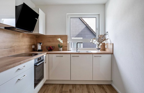 Ebringen Apartment | Apartment 'Fewo Ebringen Vogesenblick' with Balcony and Wi-Fi