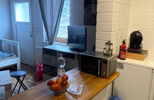 Halle Apartment | Apartment 'Fewo Im Reit- Und Ponyparadies Roos' with Mountain View, Shared Terrace and Wi-Fi