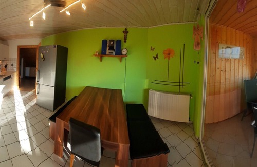 Hollfeld Apartment | Apartment 'Fewo Tanja's Blumenparadies' with Private Terrace, Shared Garden and Wi-Fi