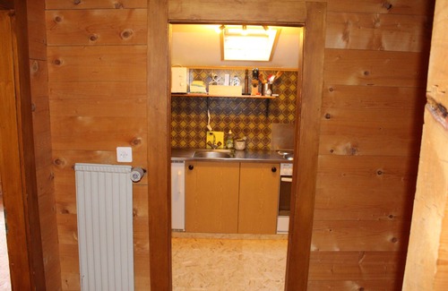 Ried-Brig Apartment | Apartment for 4 people in Chalet Esher Surrey