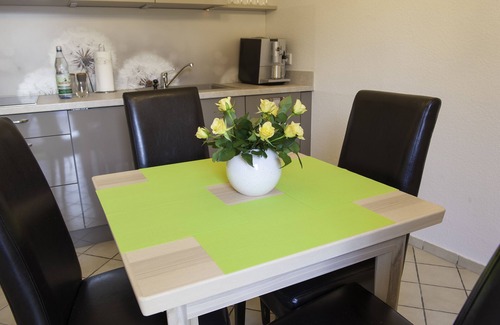 Eschborn Apartment | Apartment for 4 pers. with 2 bedrooms and 2 bathrooms, kitchen and balcony in Eschborn