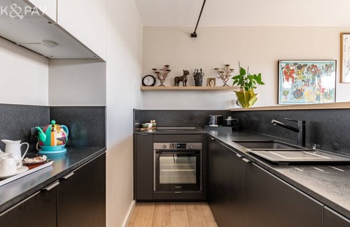 Billancourt–Rives de Seine Apartment | Apartment overlooking the Seine 10' drive from the Eiffel Tower free parking