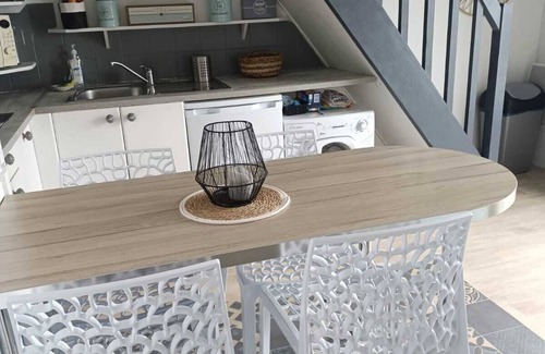 Saint-Gildas-de-Rhuys Apartment | APARTMENT St Gildas de Rhuys 5 sleeps SEA VIEW 250 m from the beach
