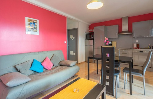 Saint-Simon-de-Bordes Apartment | Apartment 'Le Clos Du Champ De L'Amour - Rochefort' with Private Pool and Air Conditioning