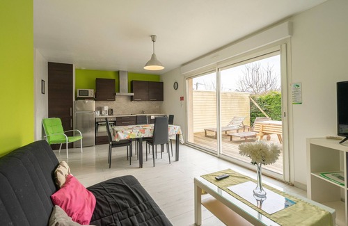 Saint-Simon-de-Bordes Apartment | Apartment 'Le Clos Du Champ De L'Amour - La Tremblade' with Pool and Air Conditioning