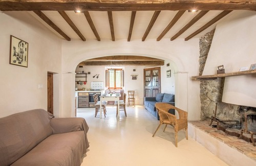 Castiglione d'Orcia Apartment | Apartment "Gemma Verde-Tavoleto" with Mountain View, Garden & Wi-Fi