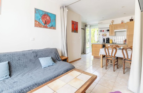 Touvois Apartment | Apartment 'Gite De La Haute Rue' with Private Terrace, Private Garden and Wi-Fi