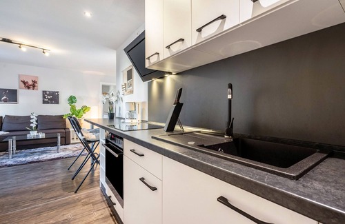 Limbach-Oberfrohna Apartment | Apartment 'Haus Sonne' with Wi-Fi