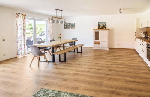 Ziegelbach Apartment | Apartment Häfele 1 with Wi-Fi & Terrace, Family friendly