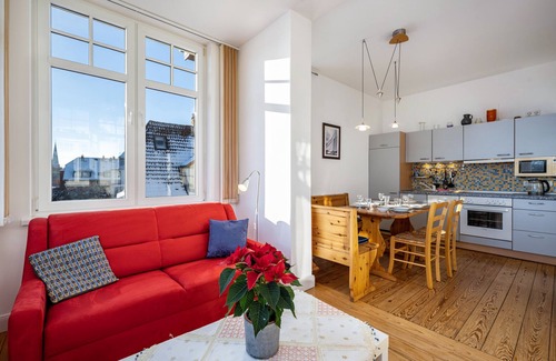 Alt-Travemunde/Ronnau Apartment | Apartment 'Haus Übersee Wohnung Samoa' with Shared Garden and Wi-Fi