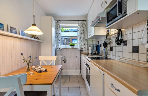 Wesselburen Apartment | Apartment 'Haus Bruhs' with Private Terrace, Shared Garden and Wi-Fi