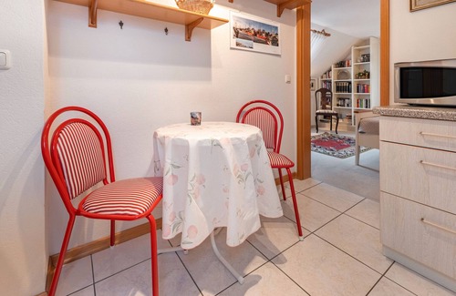 Brunsbuttel Apartment | Apartment 'Haus Herzog' with Shared Garden and Wi-Fi