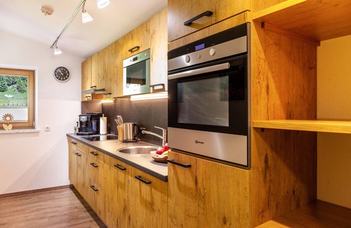 Madseit Apartment | Apartment 'Haus Marchegg - Bergkristall' with Mountain View, Balcony and Wi-Fi