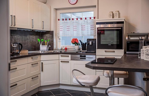 Idar-Oberstein Apartment | Apartment 'Helga' with Private Terrace, Private Garden and Wi-Fi