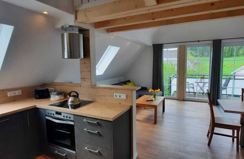 Finnentrop Apartment | Apartment 'Heuboden' with Shared Garden, Balcony and Wi-Fi
