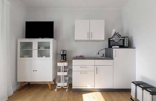 Meldorf Apartment | Apartment 'Ida 1' with Private Terrace, Shared Garden and Wi-Fi