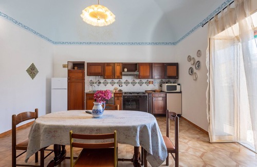 Prizzi Apartment | Apartment 'Il Baglio Antico' with Mountain View, Terrace & Wi-Fi