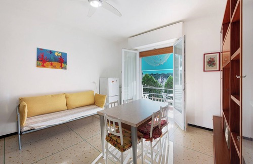 Albisola Superiore Apartment | Apartment 'Il Corallo' with Shared Garden and Balcony