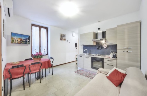 Mandello del Lario Apartment | Apartment "Il Ricordo" with Wi-Fi & A/C