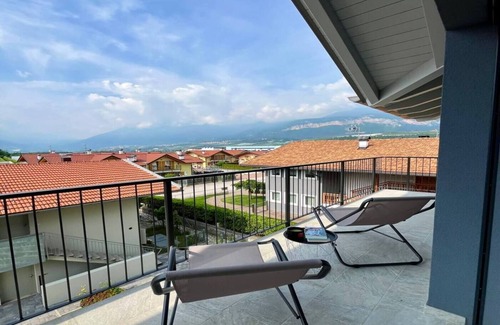 Taio Apartment | Apartment 'Il Melario' with Mountain View, Shared Garden and Balcony