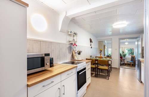 Schmargendorf Apartment | Apartment 'Im Blumengarten' with Wi-Fi, Terrace & Garden