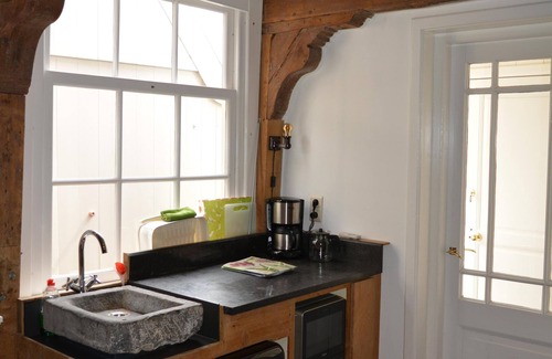 Monnickendam Apartment | Apartment in 17th century building