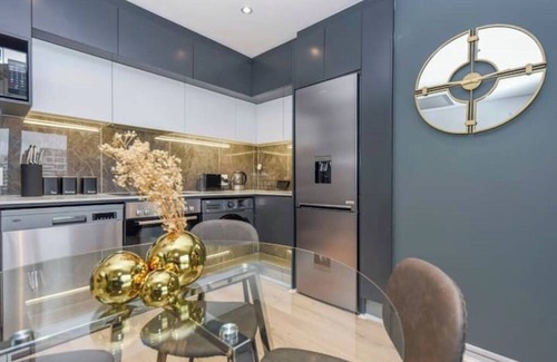 Sandown Apartment | Apartment in a 5 star hotel. 24/7 security