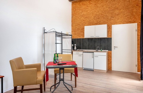 Wildeshausen House | Apartment In A Hotel 'Wildeshauser Bahnhof 1' with Shared Terrace, Wi-Fi and Air Conditioning