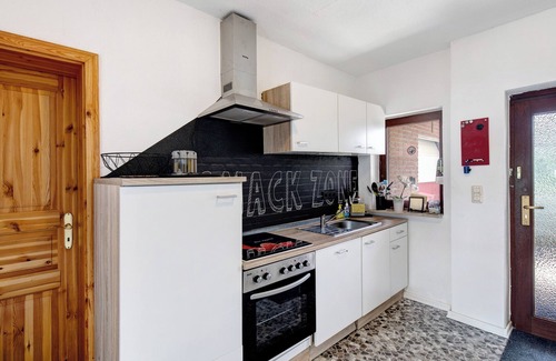 Hann. Muenden Apartment | Apartment in Münden with Shared Terrace and Wi-Fi